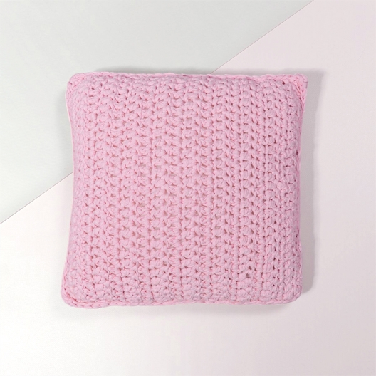 Kit coussin au crochet rose clair