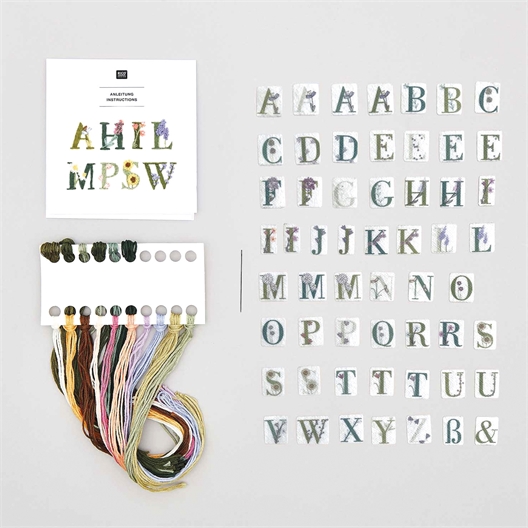Kit de broderie alphabet floral