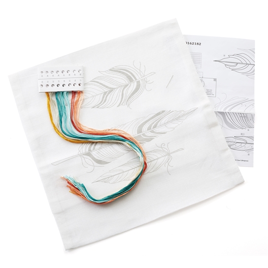 Kit coussin à broder : Plumes ou Explore