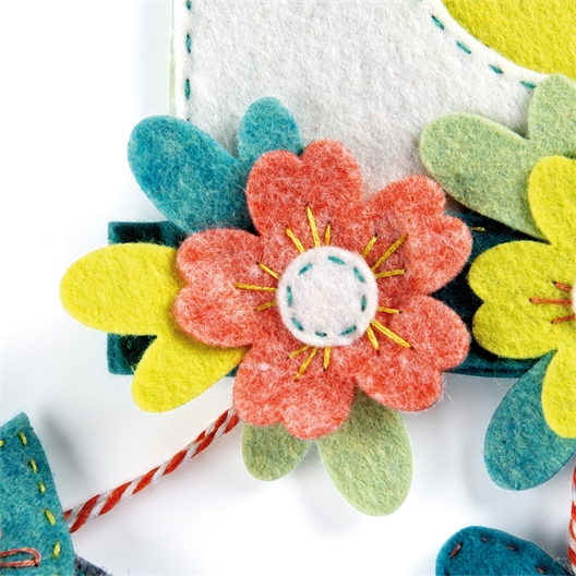 Kit couture déco en feutrine nichoir fleuri