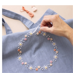 Kit broderie traditionnelle sac bleu fleuri