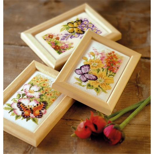 Set de 3 mini tableaux papillons et fleurs à broder